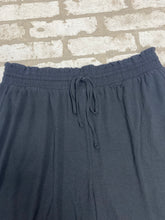 Load image into Gallery viewer, Zenana Shorts NEW!- (XL)
