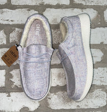 Load image into Gallery viewer, Crevo Slip On NEW!- (Size 6)
