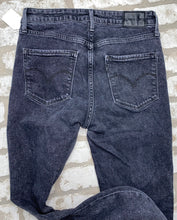Load image into Gallery viewer, Levis 721 High Rise Skinny- (Size 27")
