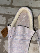 Load image into Gallery viewer, Crevo Slip On NEW!- (Size 6)
