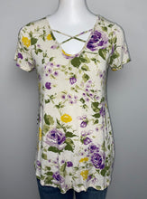 Load image into Gallery viewer, Viamor Floral Tee- (S)

