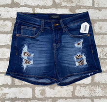Load image into Gallery viewer, Judy Blue Shorts- (Size S/28")
