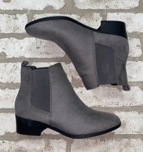 Load image into Gallery viewer, Soda Boots NEW!- (Size 7.5)
