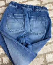 Load image into Gallery viewer, American Eagle Soft Knit- (Size 4)
