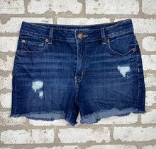 Load image into Gallery viewer, Maurices Midi Shorts- (Size 8)
