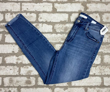 Load image into Gallery viewer, Eunina High Rise Skinny Crop- (Size 7)
