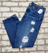 Load image into Gallery viewer, Levis 501 Jeans- (Size 27")
