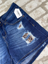 Load image into Gallery viewer, Judy Blue Shorts- (Size S/28")
