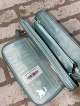 Load image into Gallery viewer, Bueno Wristlet Wallet
