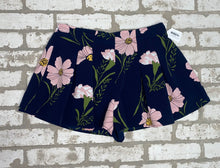 Load image into Gallery viewer, Favlux Floral Shorts- (L)
