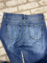 Load image into Gallery viewer, Kancan Skinny Jeans- (Size 7)
