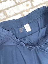 Load image into Gallery viewer, Mondetta Shorts- (XL)
