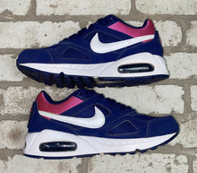 Load image into Gallery viewer, Nike Air Max- (Size 7)
