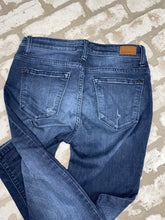 Load image into Gallery viewer, Judy Blue Skinny Fit- (Size 7)
