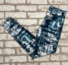 Load image into Gallery viewer, Balance Collection Leggings- (M)
