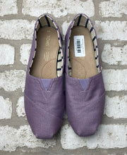 Load image into Gallery viewer, TOMS Heritage Lavender- (Size 9)

