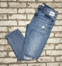 Load image into Gallery viewer, Eunina Girlfriend Jeans- (Size 7)

