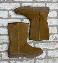 Load image into Gallery viewer, Minnetonka Chestnut Boot NEW!- (Size 6)

