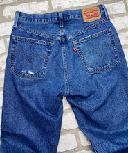Load image into Gallery viewer, Levis 501 Jeans- (Size 27")

