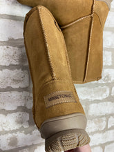 Load image into Gallery viewer, Minnetonka Chestnut Boot NEW!- (Size 6)
