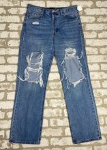 Load image into Gallery viewer, AERO 90's Baggy- (Size 10)
