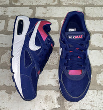 Load image into Gallery viewer, Nike Air Max- (Size 7)
