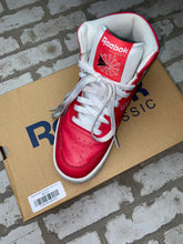 Load image into Gallery viewer, Reebok Bball Sneakers- (Size 6.5)
