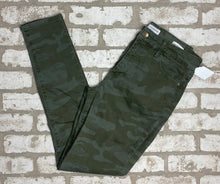 Load image into Gallery viewer, Social Standard Camo- (Size 6)
