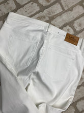 Load image into Gallery viewer, Ralph Lauren Petite Straight- (Size 14)
