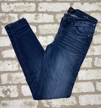 Load image into Gallery viewer, Judy Blue Skinny Fit- (Size 7)
