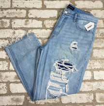 Load image into Gallery viewer, Aero Mom Jeans- (Size 10)
