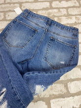 Load image into Gallery viewer, Vanilla Star Mom Jeans- (Size 7)
