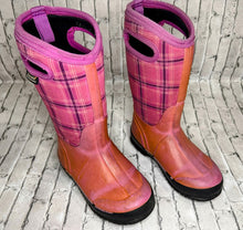 Load image into Gallery viewer, Bogs: Purple Plaid Boots - 1Y
