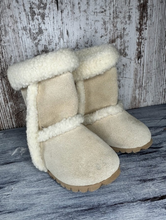Load image into Gallery viewer, Baby Deer: Insulated Boots- 2C   NEW!!

