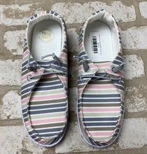 Load image into Gallery viewer, BELK True Craft NEW!- (Size 6.5)
