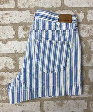 Load image into Gallery viewer, American Eagle Mom Shorts- (Size 6)
