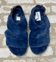 Load image into Gallery viewer, Koolaburra By UGG Slippers- (Size 8)
