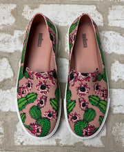 Load image into Gallery viewer, Melissa Ground III Cactus NEW!- (Size 6)
