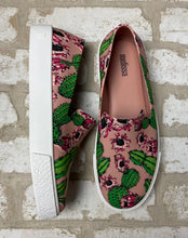 Load image into Gallery viewer, Melissa Ground III Cactus NEW!- (Size 6)
