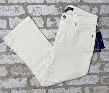 Load image into Gallery viewer, Chaps Mid-Rise Capri NEW!- (Size 6)
