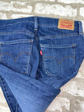 Load image into Gallery viewer, Levis 311 Shaping Skinny Capri- (Size 27")
