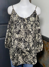 Load image into Gallery viewer, Windsor Open Shoulder- (M)
