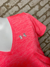 Load image into Gallery viewer, Under Armour Tee- (S)
