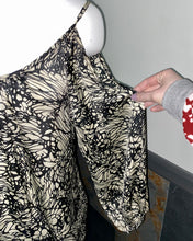 Load image into Gallery viewer, Windsor Open Shoulder- (M)
