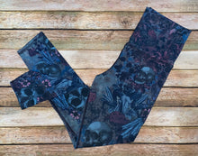 Load image into Gallery viewer, Evolution &amp; Creation Skull Legging- (S)
