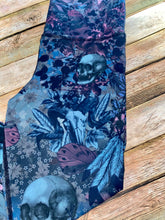 Load image into Gallery viewer, Evolution &amp; Creation Skull Legging- (S)
